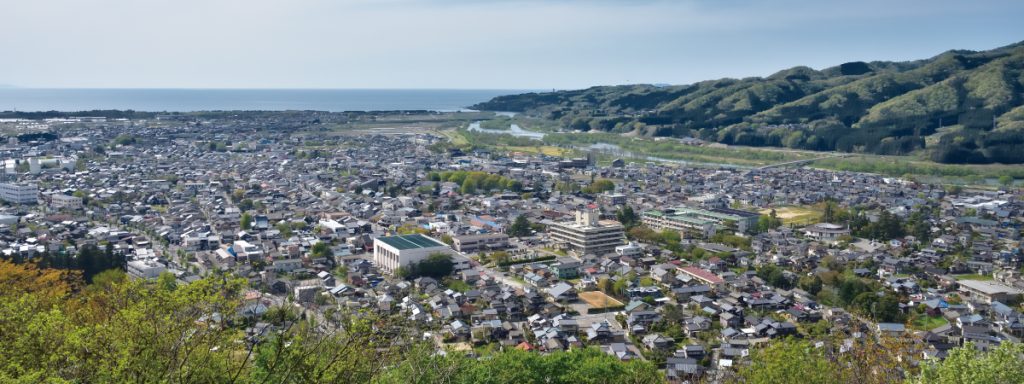 村上城址から見た村上市内の眺め